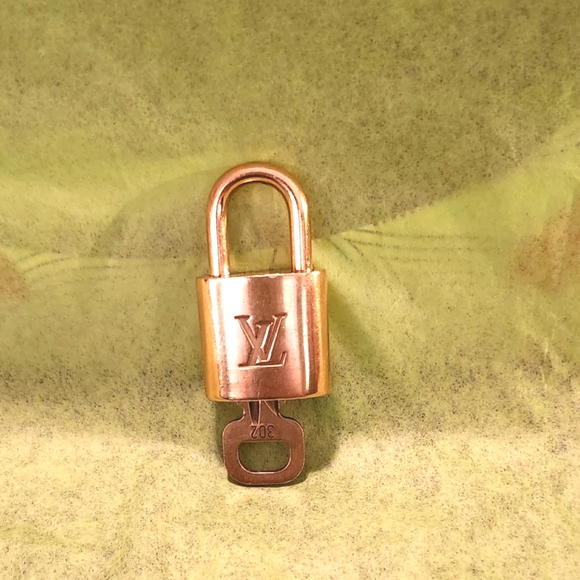 Louis Vuitton Lock and Key No 302 Made in France - Picture 2 of 6